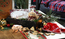 Lade das Bild in den Galerie-Viewer, Geschenkbox: Thüringer Stollen (600 gr) mit 1 Tüte Mailänder Plätzchen (250 gr)